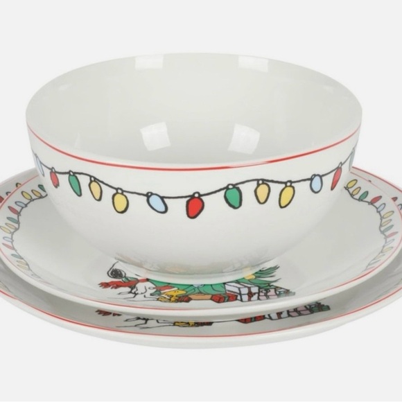 Festive Christmas Tree Dinnerware Set with Snoopy - Picture 5 of 7
